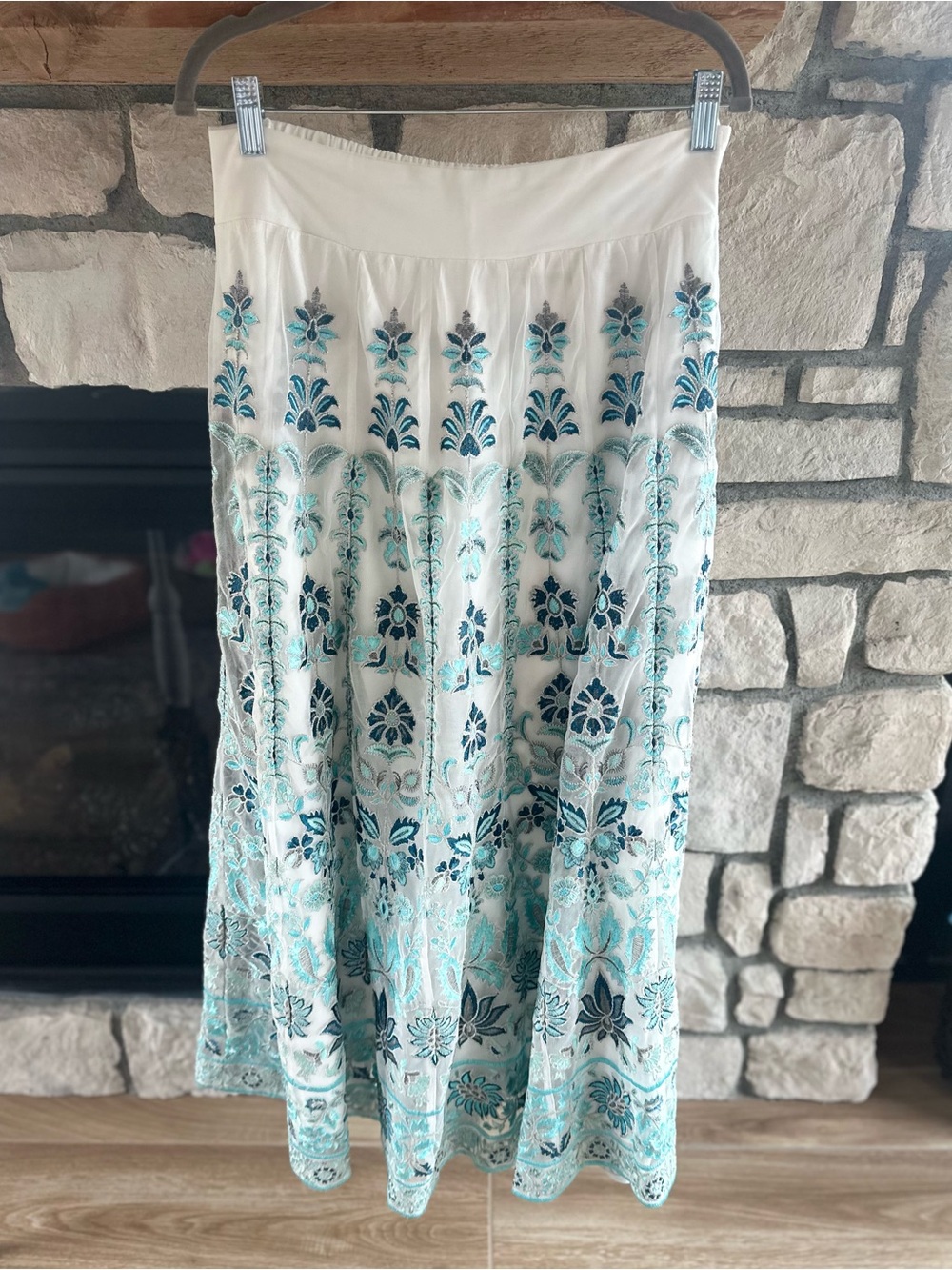 SOFT SURROUNDINGS SZ M ICON ALEXANDRIA WHITE & AQUA EMBROIDERED MAXI SKIRT SZ M